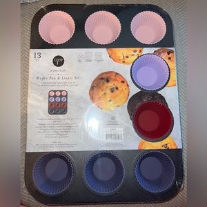 Cupcake Pan with Silicone Liners